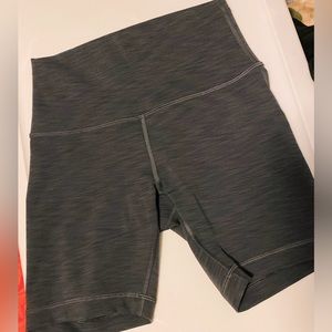 LULULEMON WUNDER TRAIN HIGH-RISE SHORTS 6” size 4